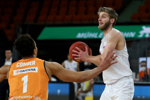 在对方禁区 在对方禁区