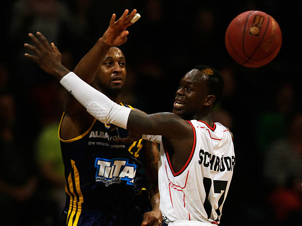 中更加谨慎 中更加谨慎